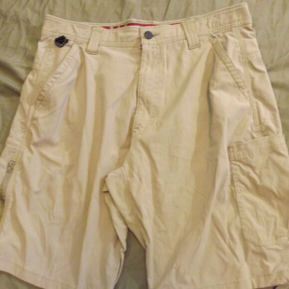 Wrangler 34 Performance Outdoor Shorts with zip pocket khaki - Picture 1 of 8